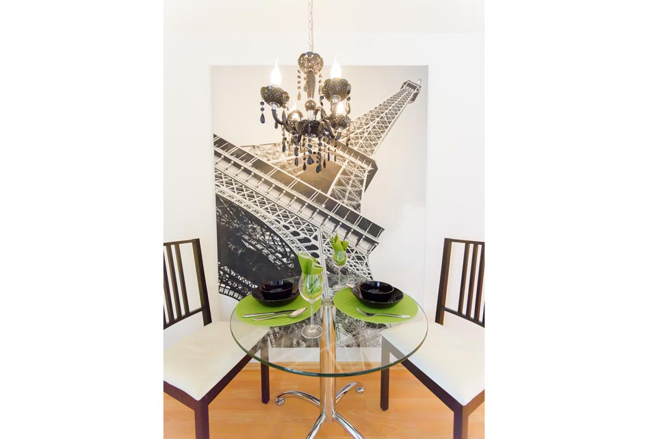 Premium 1-room-apartment, 33 sqm, Munich, Harras, with swimming pool